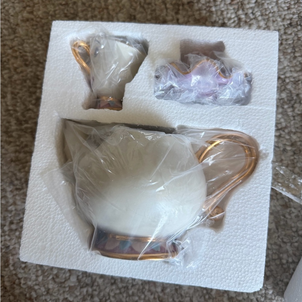 Disney’s Beauty and the Beast Mrs. Potts and Chip Teapot Set - Picture 2 of 3